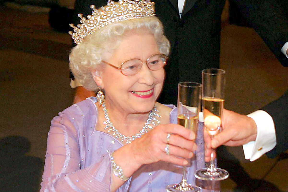 Elizabeth_Drinking