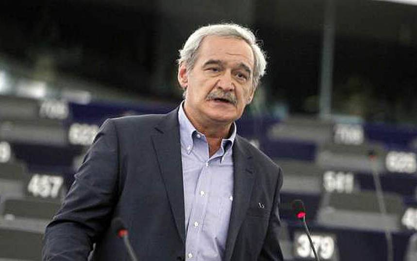 Χουντής
