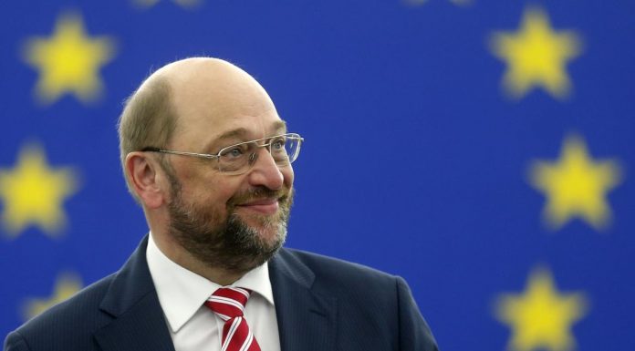 Σουλτς εναντίον Τραμπ Πολιτικός εκβιασμός και όχι διεθνούς διπλωματίας