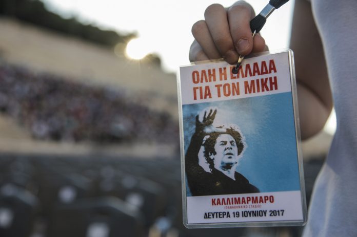 Μίκης