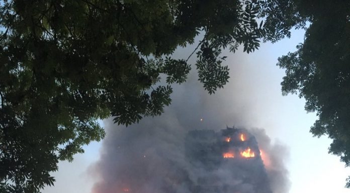 Τραγωδία στο Λονδίνο – Δεκάδες νεκροί & 50 τραυματίες από τη φωτιά στον Πύργο Γκρένφελ – Δείτε ζωντανά Νεκροί