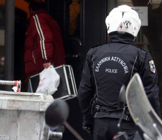 Στον ανακριτή απολογήθηκαν τα 19 άτομα που εκβίαζαν καταστηματάρχες της Αττικής
