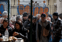 Guardian: Οι Έλληνες υποφέρουν αλλά η κυβέρνηση…πανηγυρίζει!