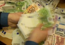 Στη “φάκα” εννιά εφοριακοί για ποσά-μαμούθ στους λογαριασμούς τους Δόσεις