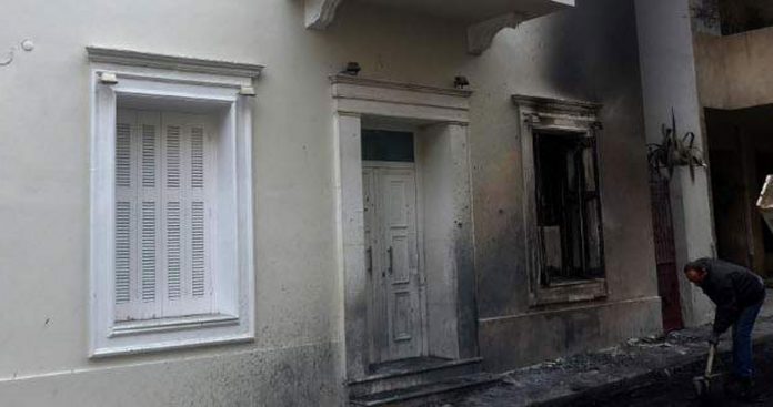 Φλαμπουράρης