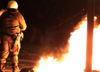 Τον πόλεμο στα ΜΑΤ Εξαρχείων έχουν κηρύξει οι αναρχικοί – Νέα επίθεση