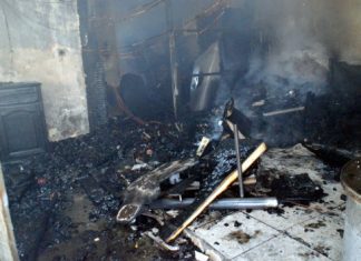 Βρήκαν απανθρακωμένο άτομο σε λυόμενο στο Μενίδι