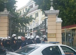 Ο «Ρουβίκωνας» “εισέβαλε” στο υπουργείο Μακεδονίας – Θράκης (video)