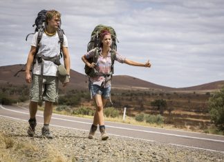 Μόνο στην Ελλάδα: Έκαναν οτοστόπ και τους λήστεψαν μέσα στο αυτοκίνητο!
