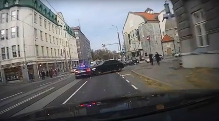 Εντυπωσιακό βίντεο: Μαύρο SUV τρακάρει τον Εσθονό πρωθυπουργό! (video)
