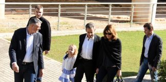 Η βόλτα του Σαρκοζί και της Μπρούνι στο Μουσείο της Ακρόπολης (pics)