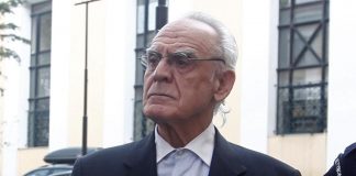 Με τη δέσμευση της περιουσίας του Άκη Τσοχατζόπουλου και την επιδίκαση αποζημίωσης του Δημοσίου με ποσό 1.570.000 ευρώ, εκ των οποίων το 1 εκατομμύριο «χρεώθηκε» στον πρώην υπουργό, ολοκληρώθηκε η τελεσίδικη ετυμηγορία της δικαιοσύνης για τις «χρυσές μίζες» από εξοπλιστικά προγράμματα.