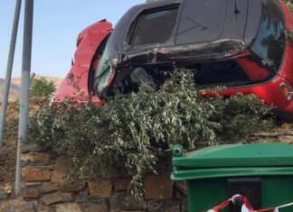 Κρήτη: Εγκλωβίστηκε γυναίκα στο αυτοκίνητό της σε τροχαίο