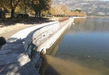 Εικόνες ντροπής: Ασυνείδητοι έριξαν λύματα στην λίμνη των Ιωαννίνων
