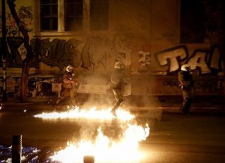 Επιθέσεις με μολότοφ τα ξημερώματα στα Εξάρχεια – Καμιά προσαγωγή