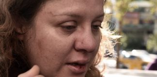 “Με χτύπησε ο πρώην οδηγός του Μιχαλολιάκου”: Όσα ισχυρίζεται η δικηγόρος που δέχθηκε επίθεση από την ΧΑ Μιχαλολιάκος
