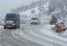 «Σαρώνει» η κακοκαιρία τη Δυτική Ελλάδα – Κλειστοί δρόμοι στα ορεινά – Πού απαιτούνται αλυσίδες