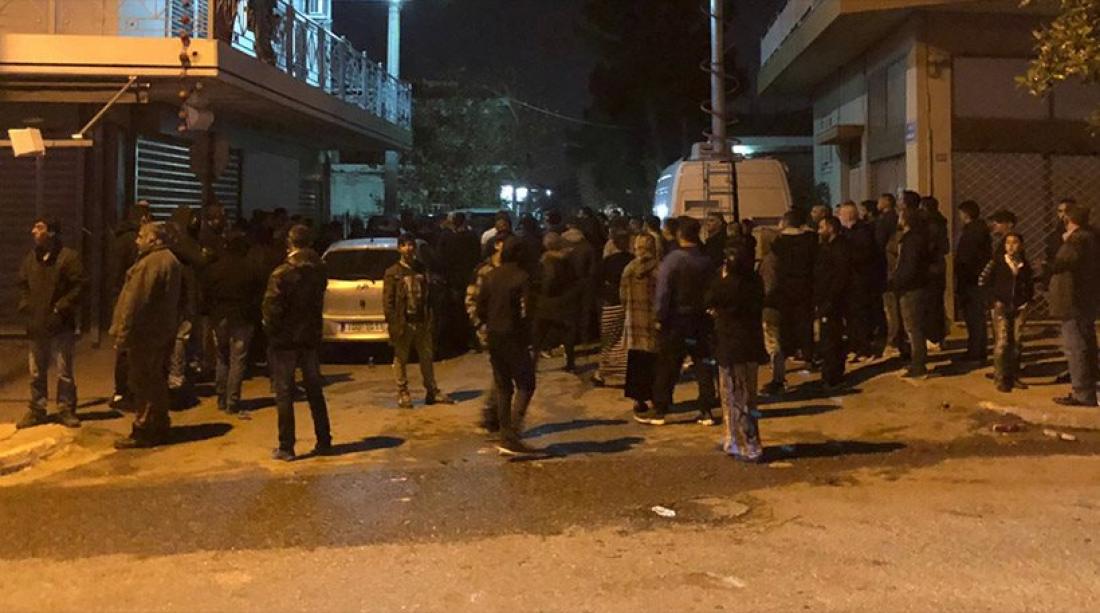 Αποτέλεσμα εικόνας για πέτρες σε αστυνομικό τμήμα ανω λιόσια