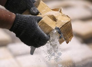 Μεγάλη επιχείρηση της ΕΛ.ΑΣ.: Εντόπισαν τεράστια ποσότητα κοκαΐνης σε υπερπολυτελές διαμέρισμα στη Βάρκιζα