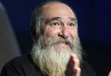 Απεβίωσε από ανακοπή ο Τζίμης Πανούσης