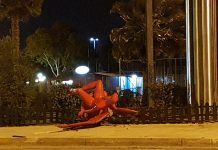 Κάθετος ο εικαστικός Κωστής Γεωργίου: “Ο “Φύλακας” θα αποκατασταθεί – Η θέση του είναι στο Παλαιό Φάληρο” (video)