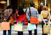 Ανοιχτά σήμερα τα καταστήματα – Με απεργία απαντούν οι Ιδιωτικοί Υπάλληλοι