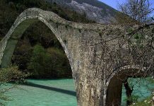 Εγκρίθηκαν οι μελέτες αποκατάστασης για τη Γέφυρα της Πλάκας