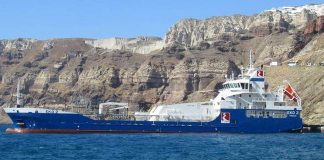 Αποκολλήθηκε το δεξαμενόπλοιο που προσάραξε το πρωί στο λιμάνι των Ψαρών Δεξαμενόπλοιο