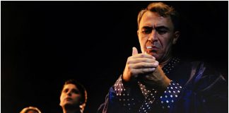 Μια φωνή κι ένα ψέμα