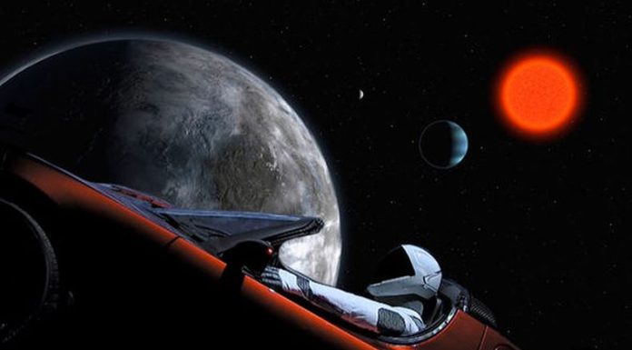 Το Tesla της Space X μπορεί να πέσει στη Γη αλλά όχι τόσο σύντομα