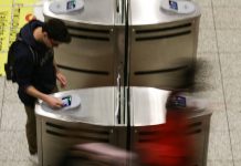 Τον επόμενο μήνα αναμένεται να κλείσουν οι μπάρες στα μέσα μεταφοράς