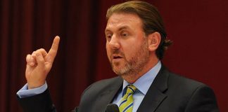 Ο γραφικός Μπουλούτ ξαναχτύπησε: Θα ποδοπατήσουμε την Ελλάδα εάν δεν συμπεριφερθεί καλά