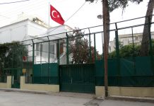 Ο “Ρουβίκωνας” επιτέθηκε με μπογιές στο τουρκικό προξενείο