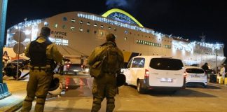 Αλλοδαποί κρατούμενοι απέδρασαν από κλούβα στο λιμάνι του Πειραιά