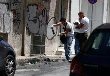 Επιθέσεις με μολότοφ στο σπίτι του Φλαμπουράρη και στα γραφεία του ΠΑΣΟΚ