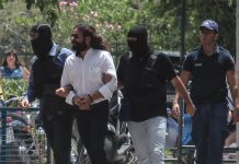 Ελεύθερος αφέθηκε ο Κώστας Μπαρμπαρούσης! Τι είπε στην απολογία του