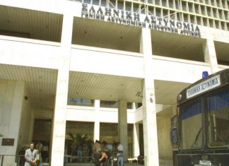 Προσαγωγή στη ΓΑΔΑ δύο μελών του «Ρουβίκωνα»