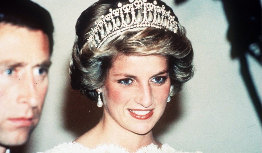 Πριγκίπισσα Νταϊάνα: Το αποκαλυπτικό «φόρεμα της εκδίκησης» που έγραψε ...
