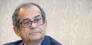 Ιταλία: Ο υπουργός Οικονομίας ανακαλεί στην τάξη τους ντι Μάιο/Σαλβίνι