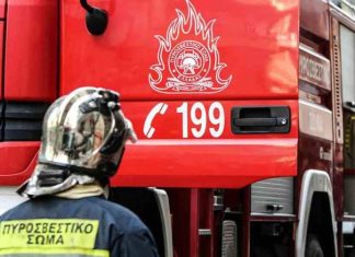 Ψυρρή: Φωτιά στο ιστορικό κέντρο της Αθήνας – έχει εκκενωθεί το κτίριο