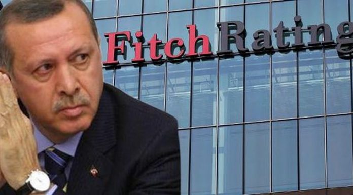 Νέο χτύπημα σε τουρκική οικονομία και Ερντογάν: Ο οίκος Fitch υποβάθμισε 20 τράπεζες