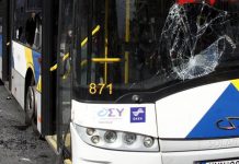 Τρεις συλλήψεις για επίθεση σε λεωφορείο στους Αγίους Αναργύρους