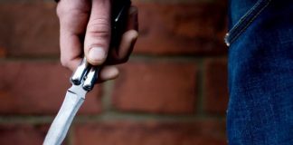 Άγνωστοι μαχαίρωσαν και λήστεψαν 27χρονο στο κέντρο της Αθήνας
