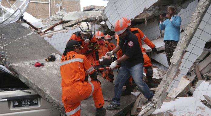 Ξεπέρασαν τους 1400 οι νεκροί από την θεομηνία στην Ινδονησία (Εικόνες)