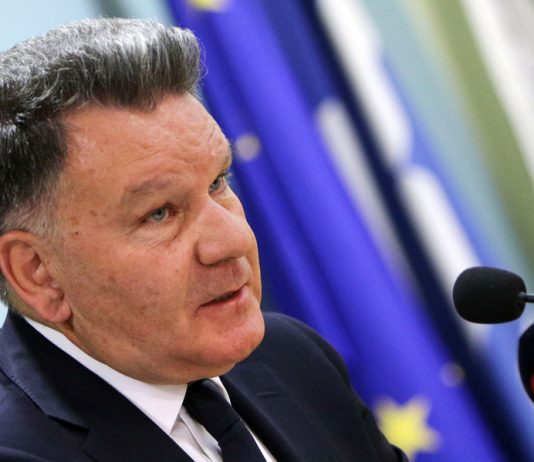 Ο Αλέξης Κούγιας ανέλαβε την υπεράσπιση του καθηγητή «Φακελάκη»