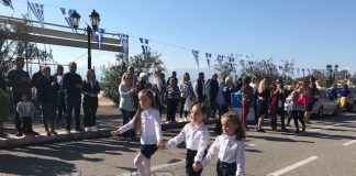 «Αποθέωση» για την τυφλή μαθήτρια που παρήλασε στις Ράχες Στυλίδας (Εικόνες και βίντεο)