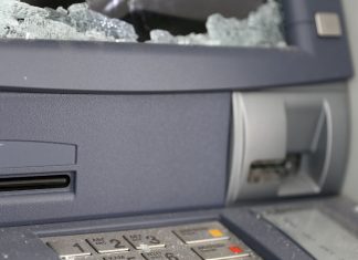 ΑΤΜ: Έκρηξη τα ξημερώματα έξω από τράπεζα στη Σαρωνίδα