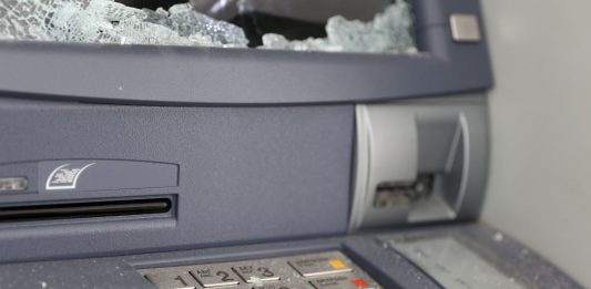 ΑΤΜ: Έκρηξη τα ξημερώματα έξω από τράπεζα στη Σαρωνίδα