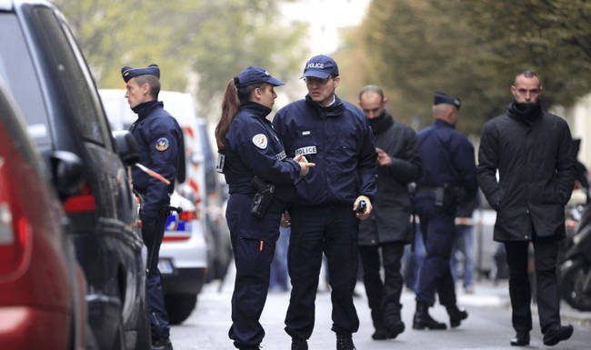 Γυναίκα κλείστηκε σε τράπεζα στη Γαλλία και απειλεί να ανατιναχτεί