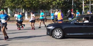 Ντροπή: Ο Ψινάκης σταμάτησε το χθεσινό Μαραθώνιο για να περάσει με τη λιμουζίνα του